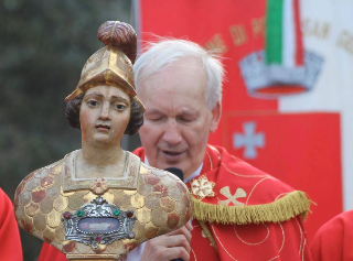 Rinviata processione di San Giorgio per la morte del Papa, annullati eventi festivi