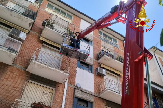 Edificio pericolante a Porto San Giorgio: Vigili del Fuoco in azione per la messa in sicurezza